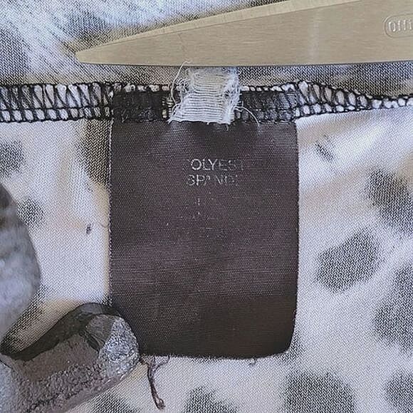 Bailey black & white cheetah print short sleep faux wrap blouse size M - Picture 4 of 11